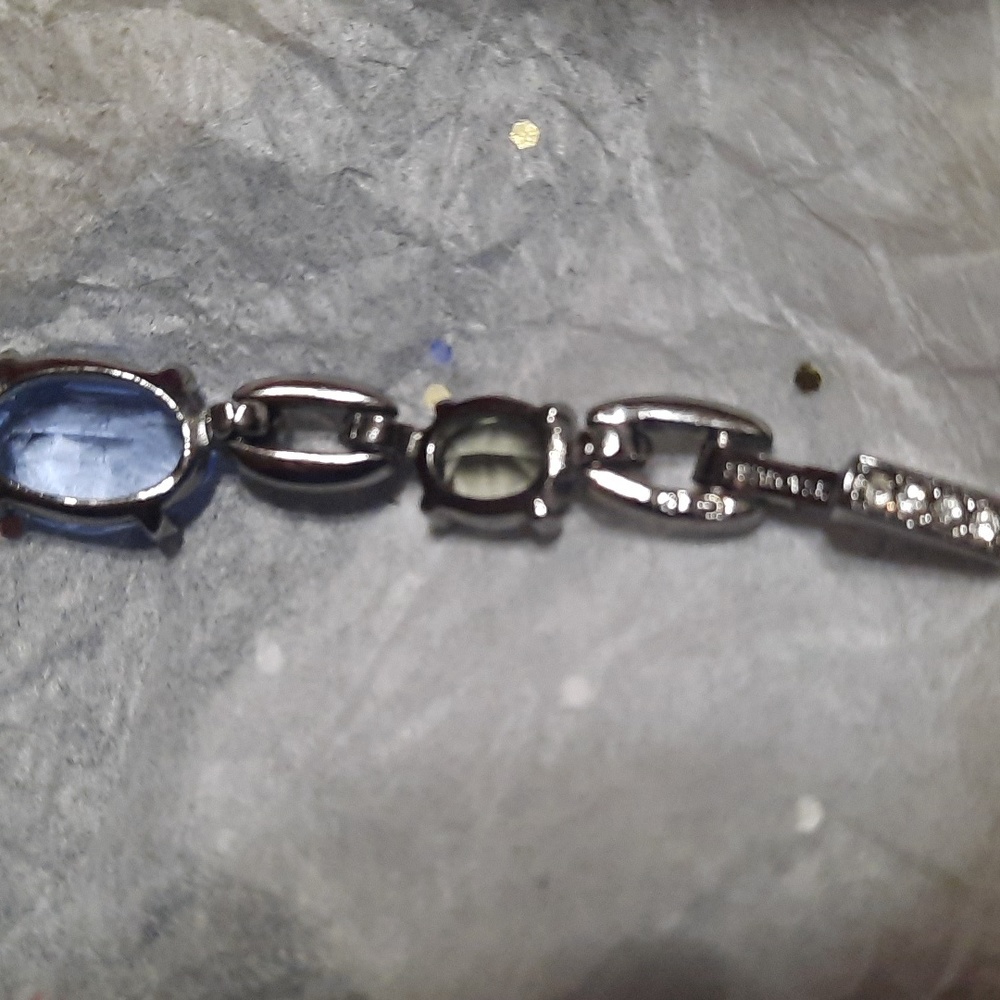 Zwarovski crystal Necklace - Picture 7 of 16